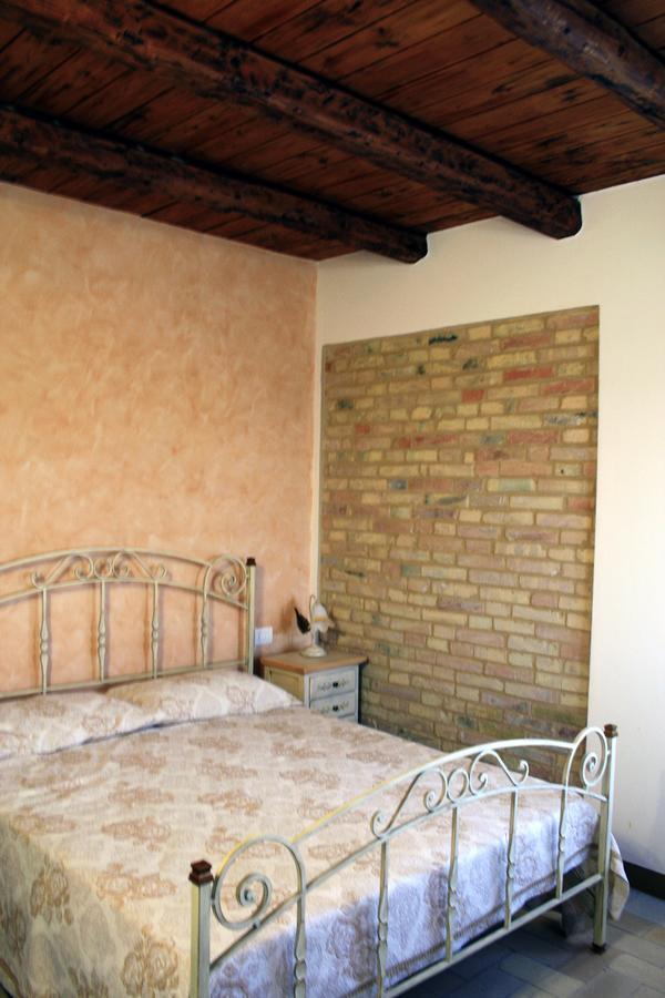 Agriturismo Fara Hotel Montegiorgio Bilik gambar